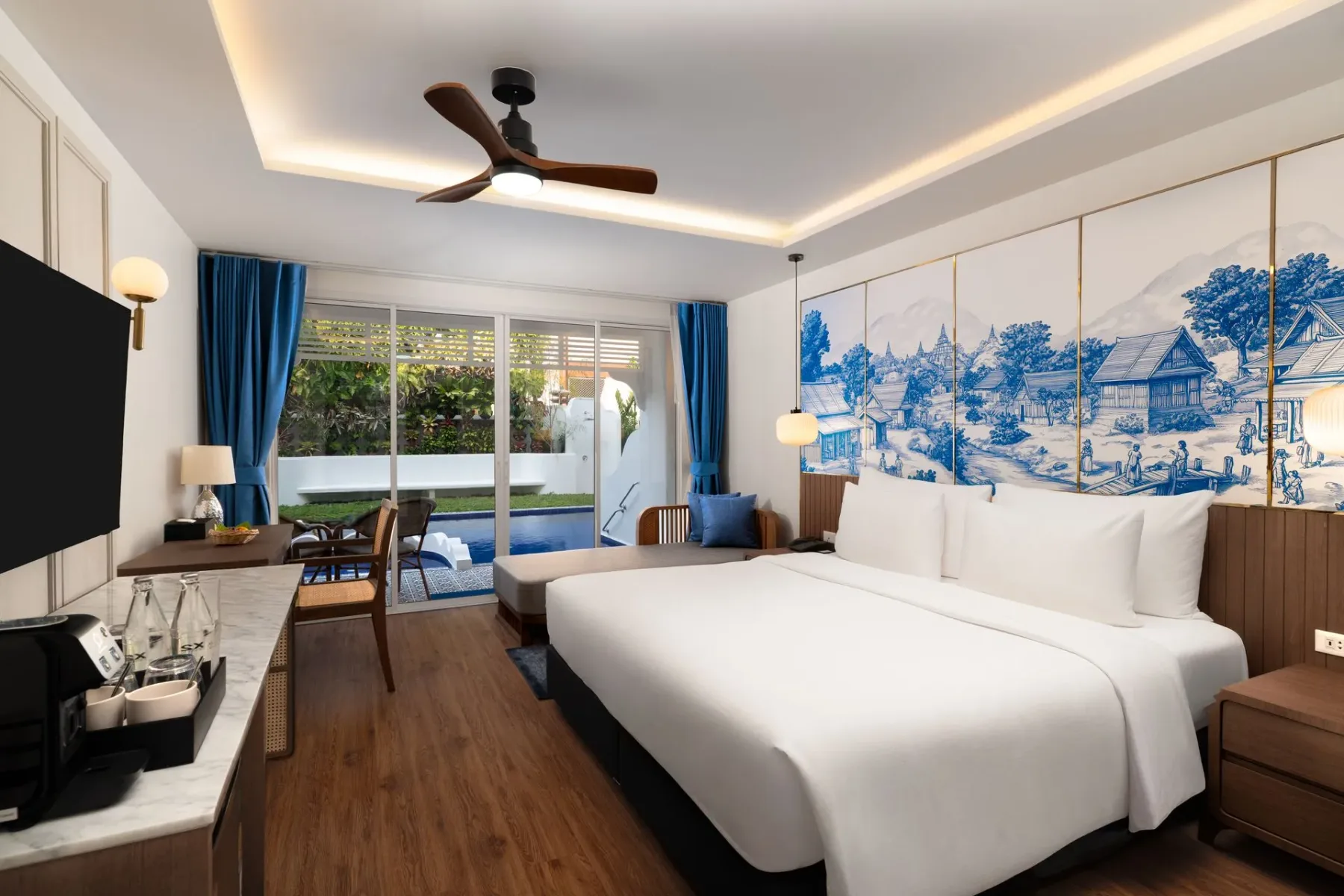 Jacuzzi Pool Access Suite