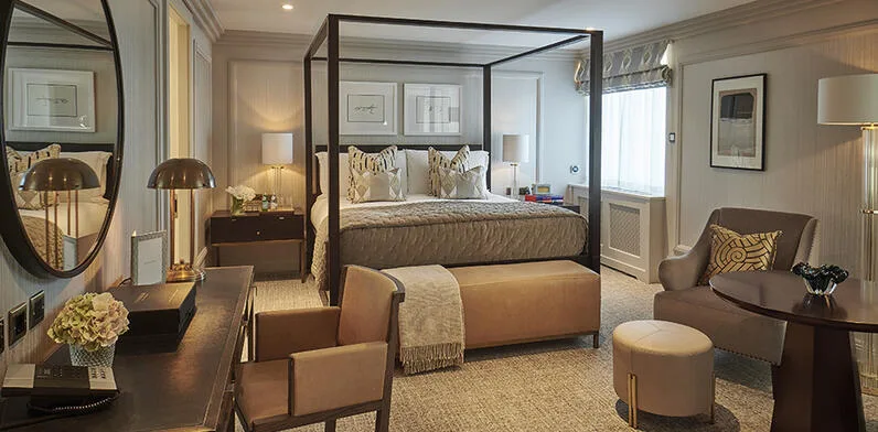 Suite Studio con cama con dosel