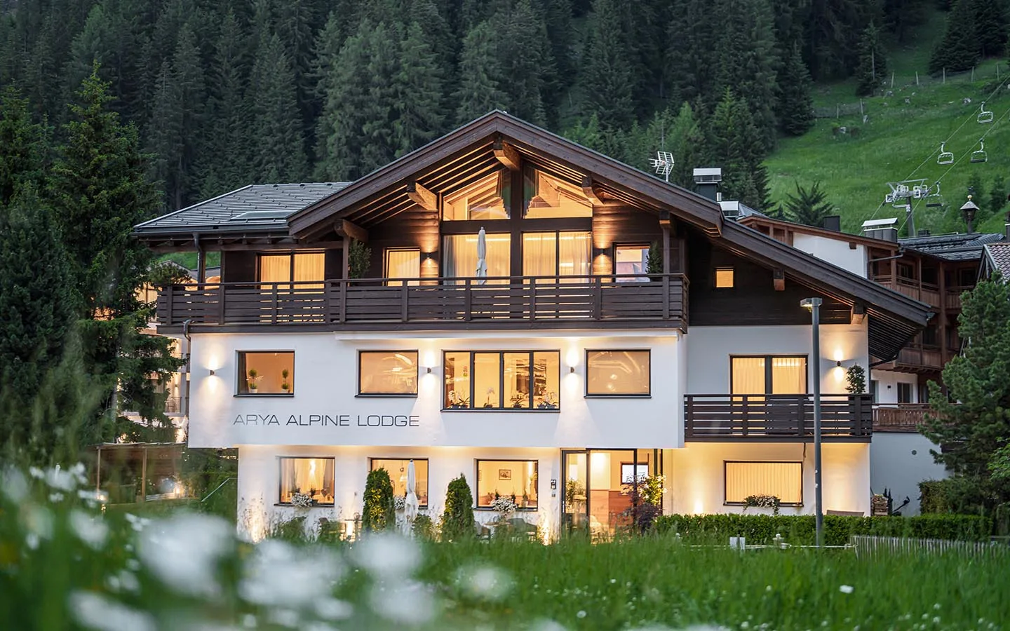 Arya Alpine Lodge