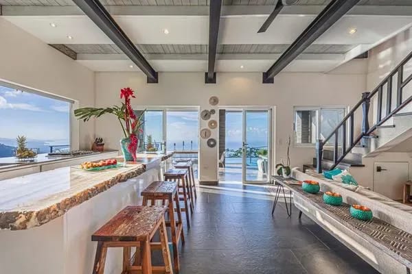 Lujosa villa de 3 dormitorios en la selva tropical con piscina con vistas al océano
