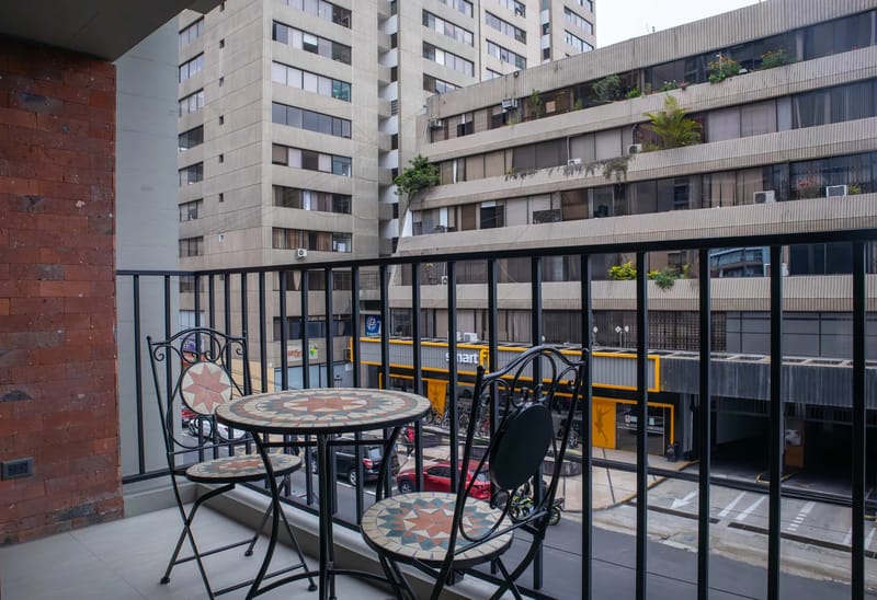 Stylish & Cozy 3BR w/ Balcony in Miraflores
