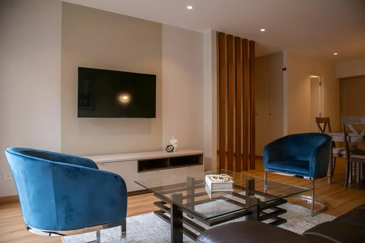 Stylish & Cozy 3BR w/ Balcony in Miraflores