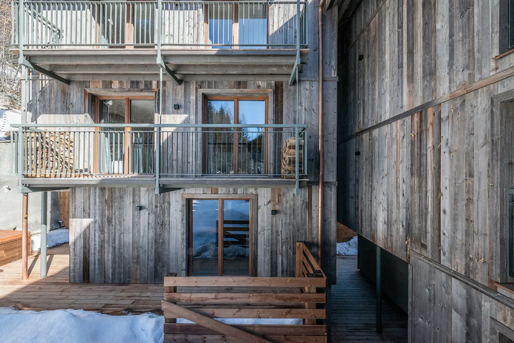 Outside view mountain chalet ski Chalet Ravanel Chamonix