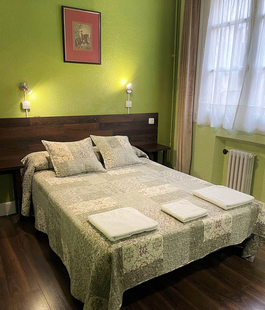 Double room with private bathroom