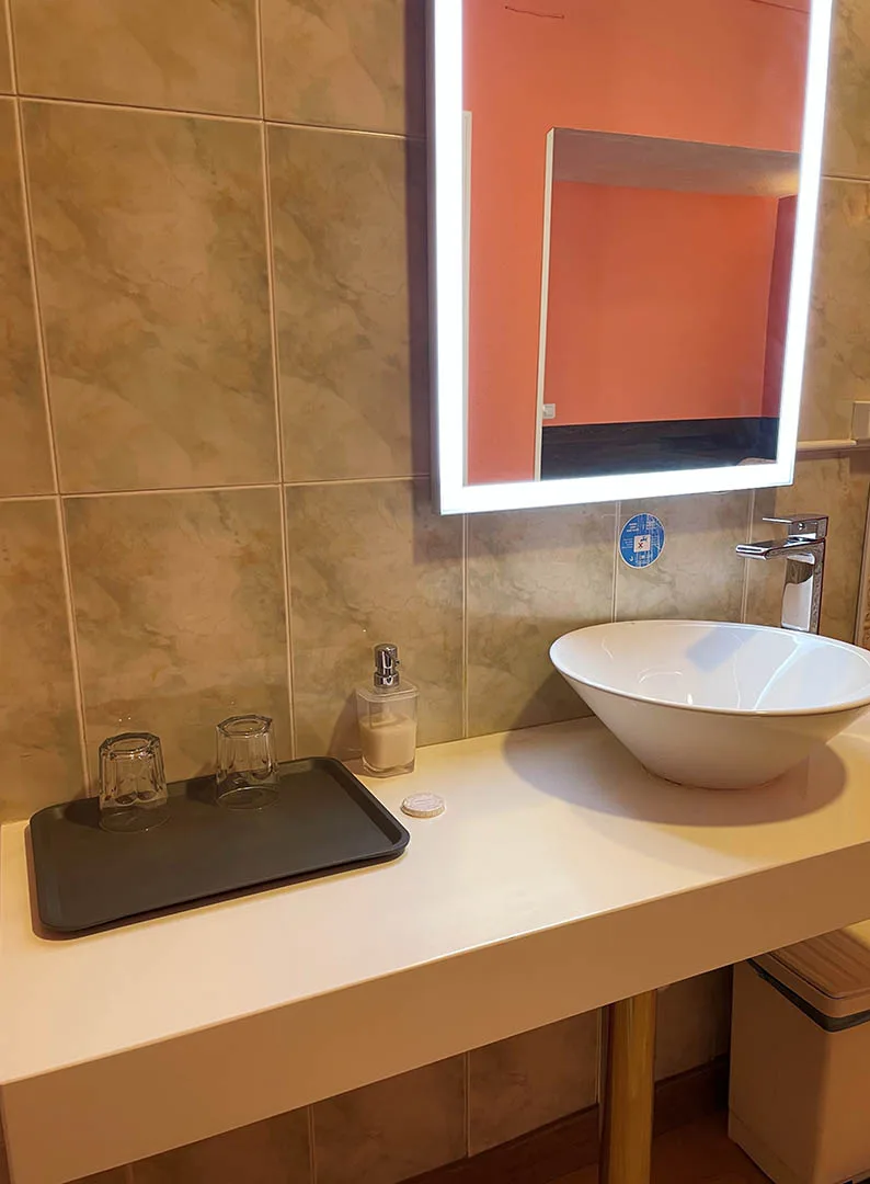 Twin room with shared bathroom