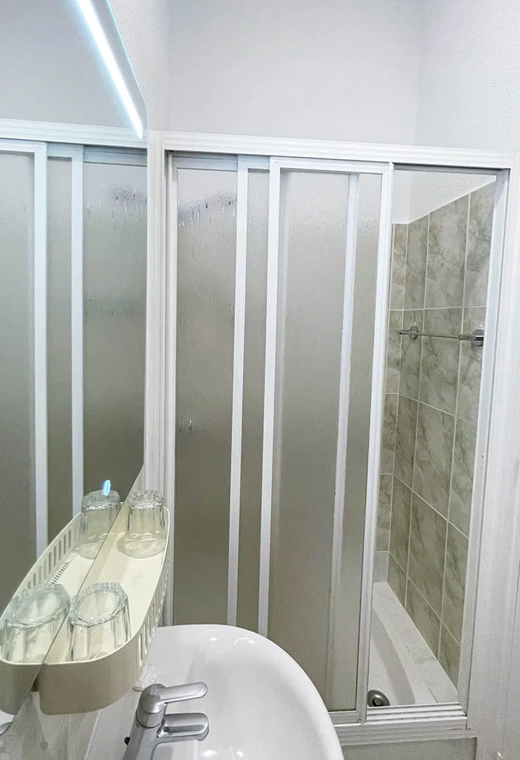 Double room with private bathroom