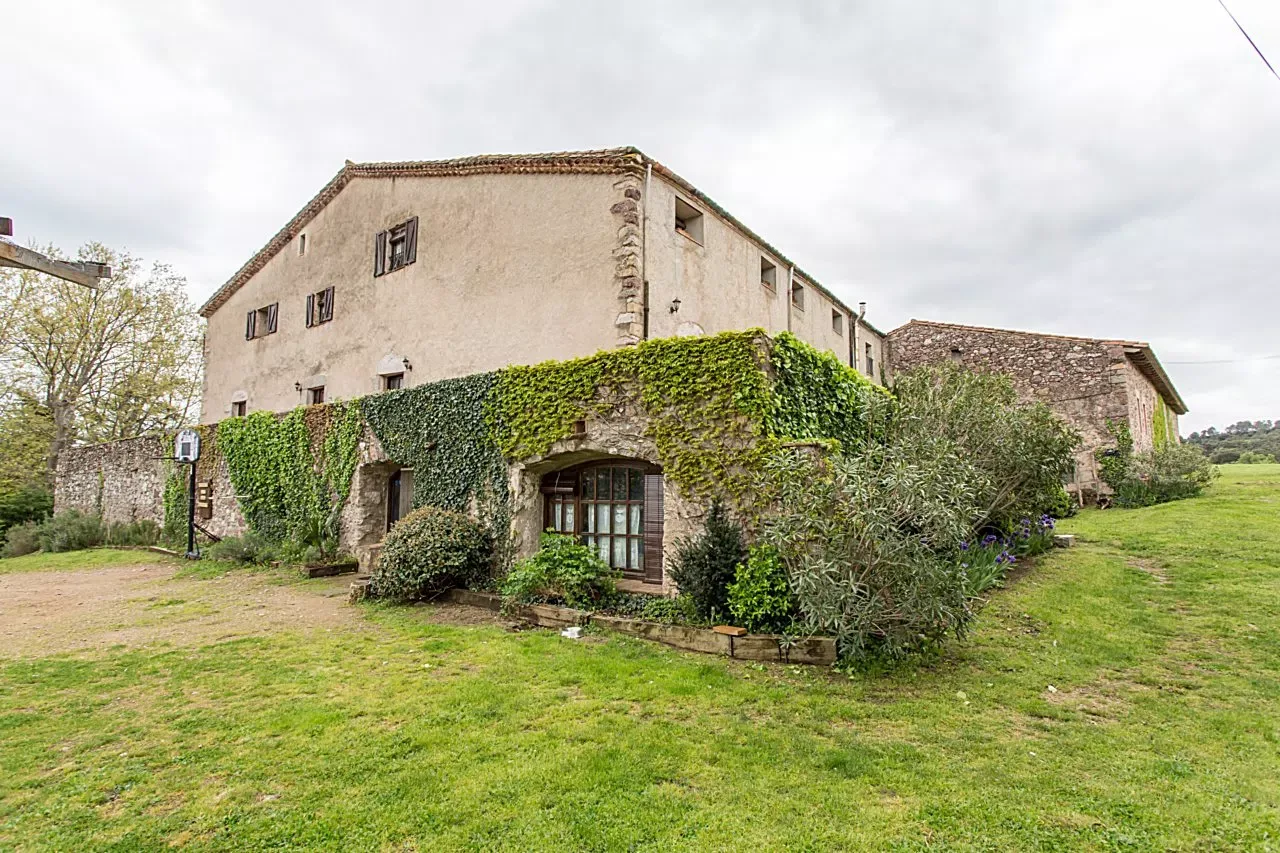 Can Massot property