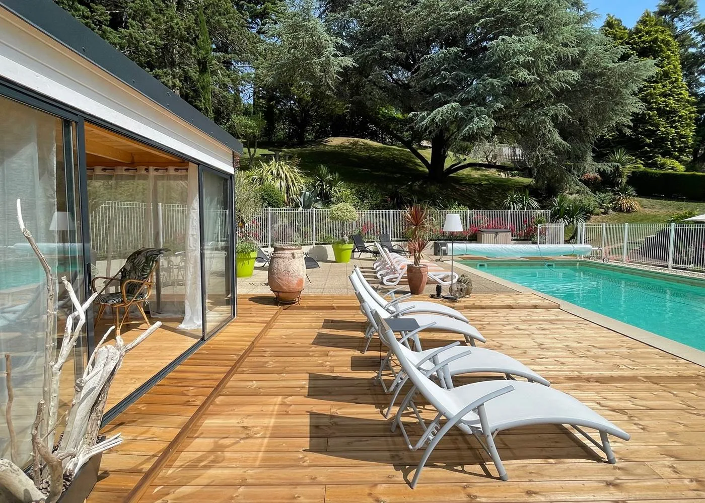 Pool and sun terrace