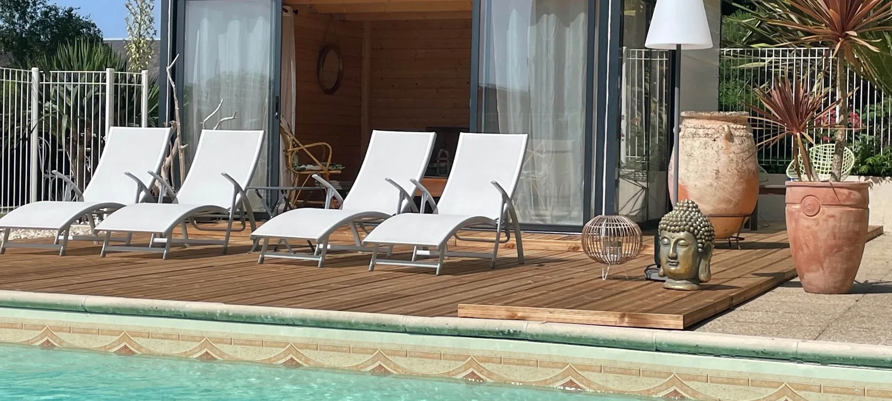 Pool bungalow