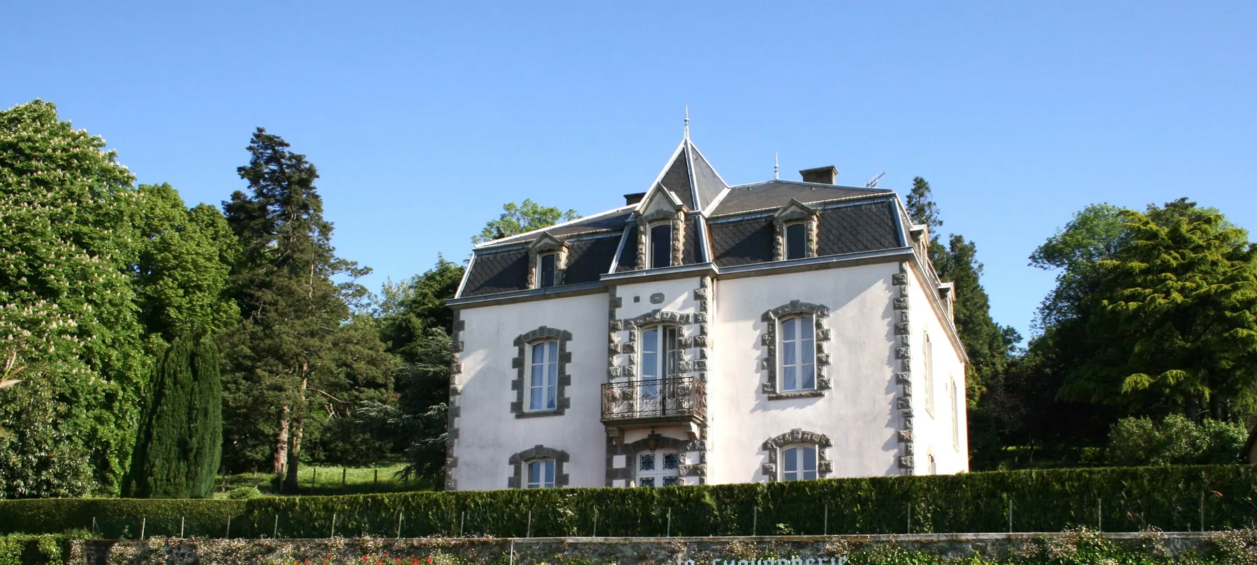 Facade and grounds
