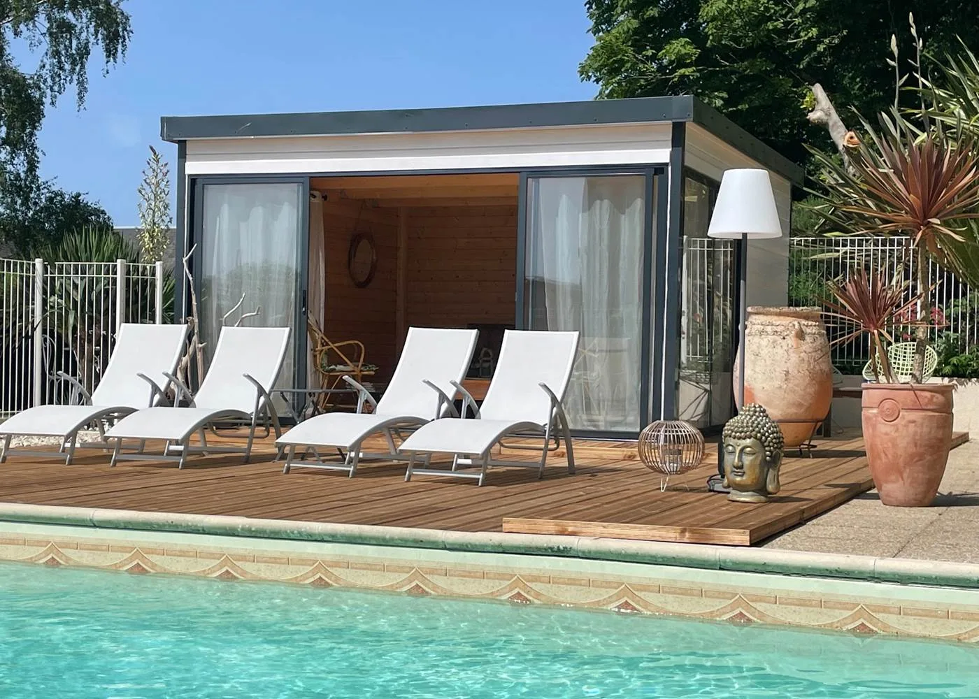 Pool bungalow