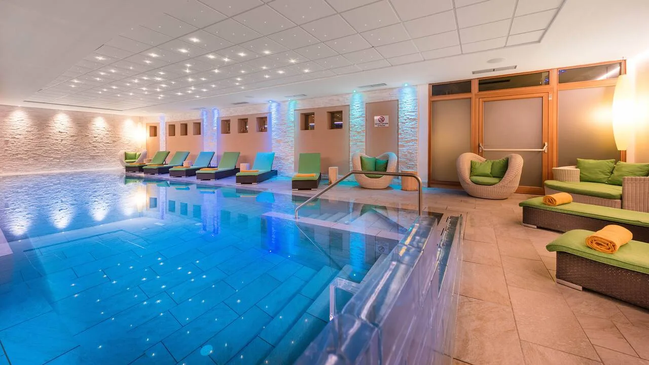 Hotel Serena swimming pool