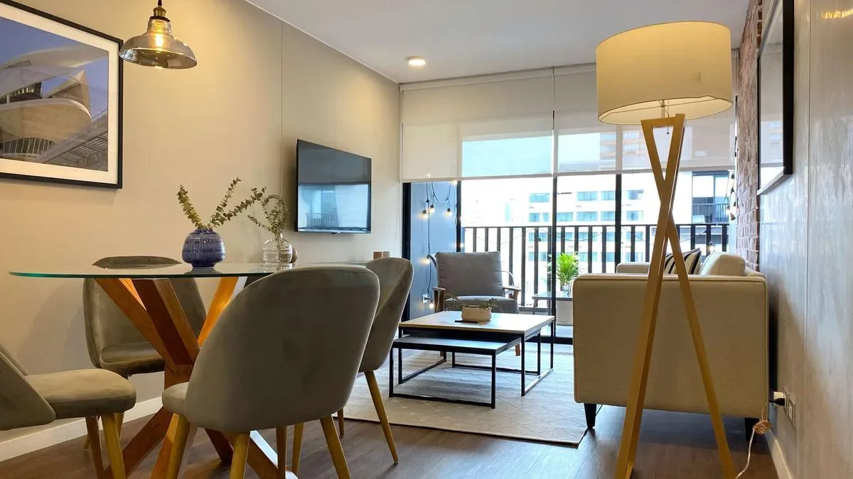 Dreamy 2BR with Balcony in Miraflores