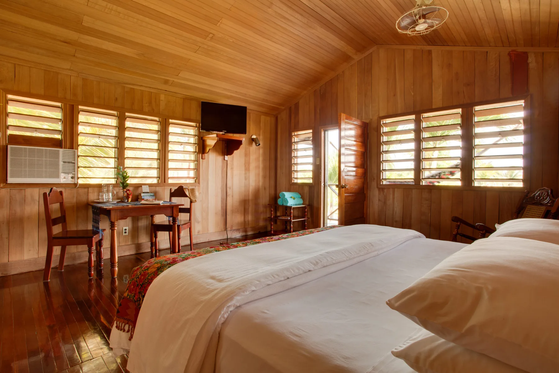 Bungaló con cama king