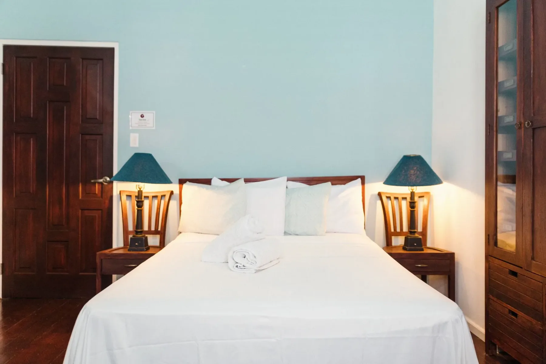 Cama en una suite.