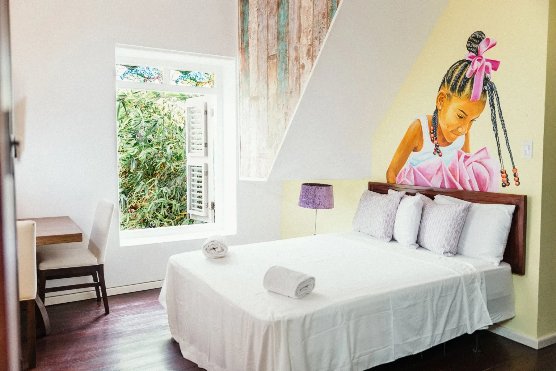 Ventana abierta en una suite.