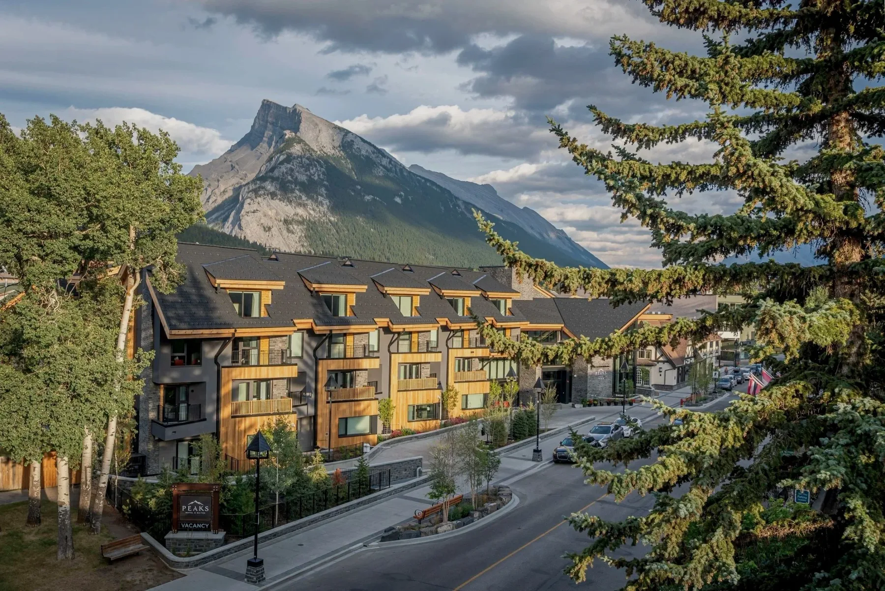Peaks Hotel & Suites