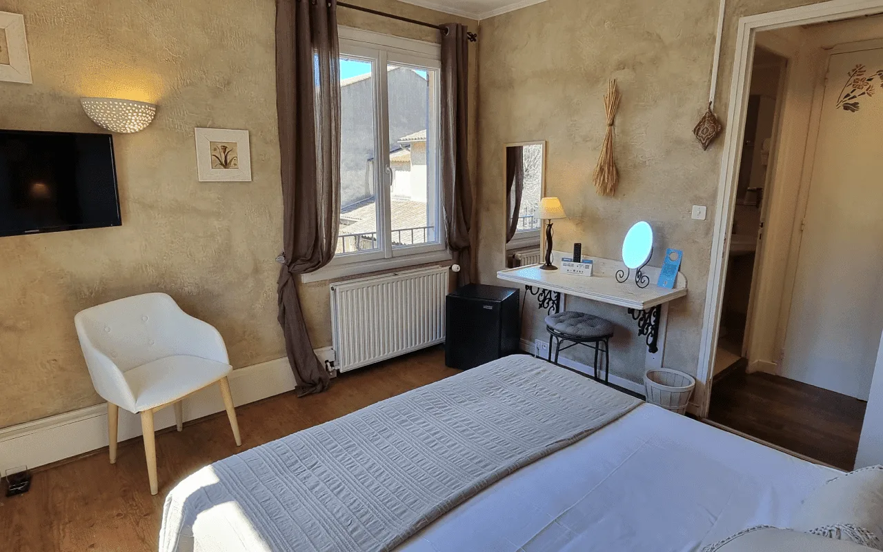 Standard room with double bed