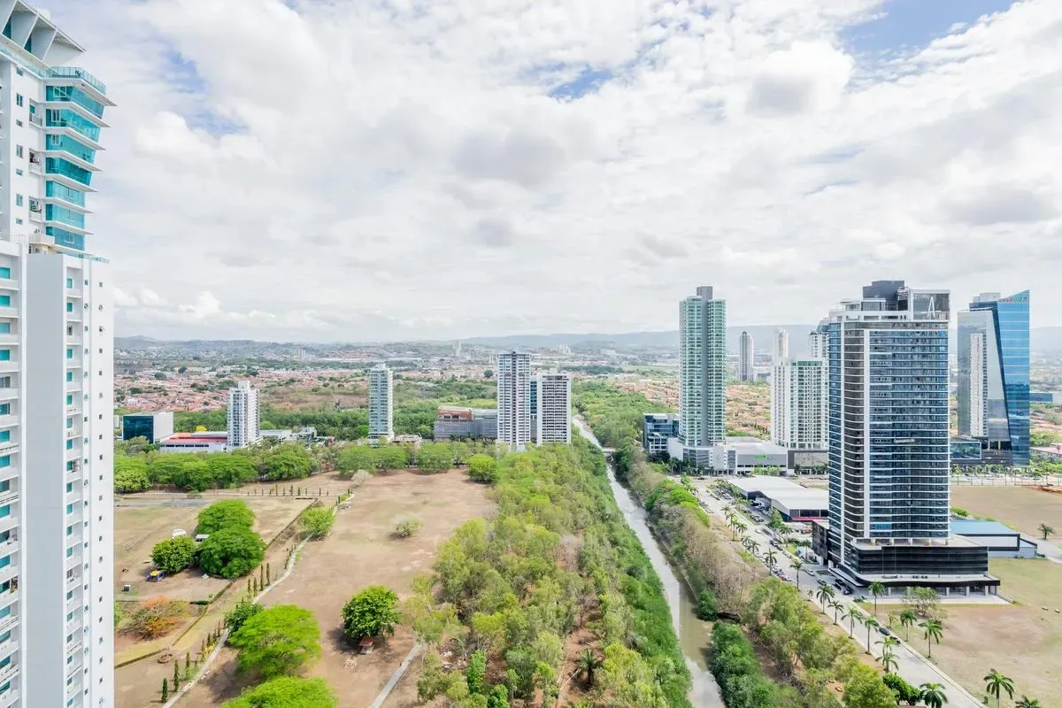 Upscale 2BR in Costa del Este w/ Balcony