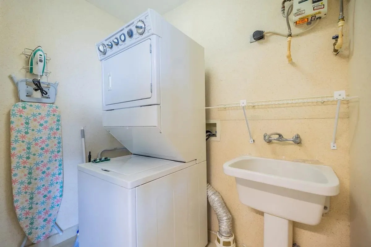 Upscale 2BR in Costa del Este w/ Balcony