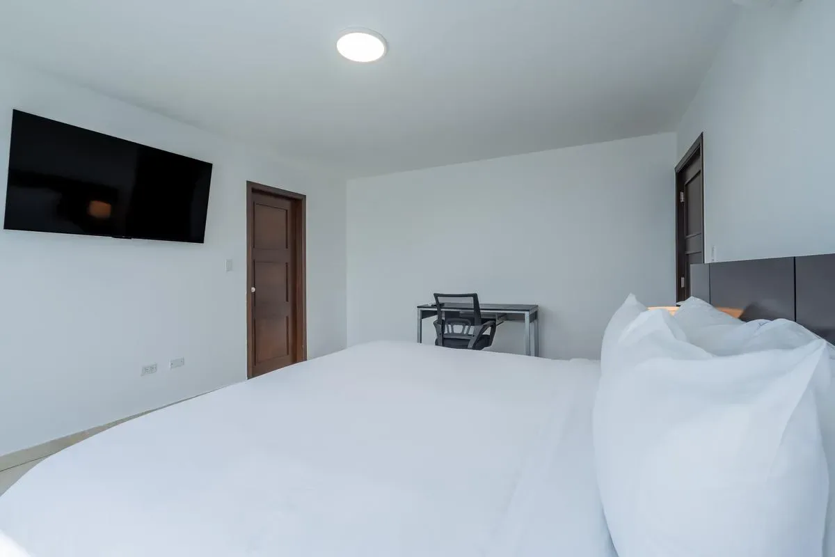 Upscale 2BR in Costa del Este w/ Balcony