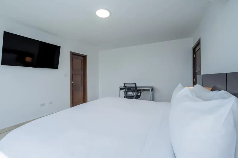 Upscale 2BR in Costa del Este w/ Balcony