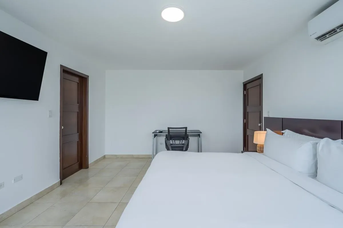Upscale 2BR in Costa del Este w/ Balcony