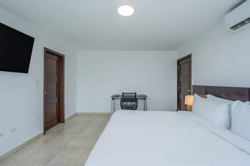 Upscale 2BR in Costa del Este w/ Balcony