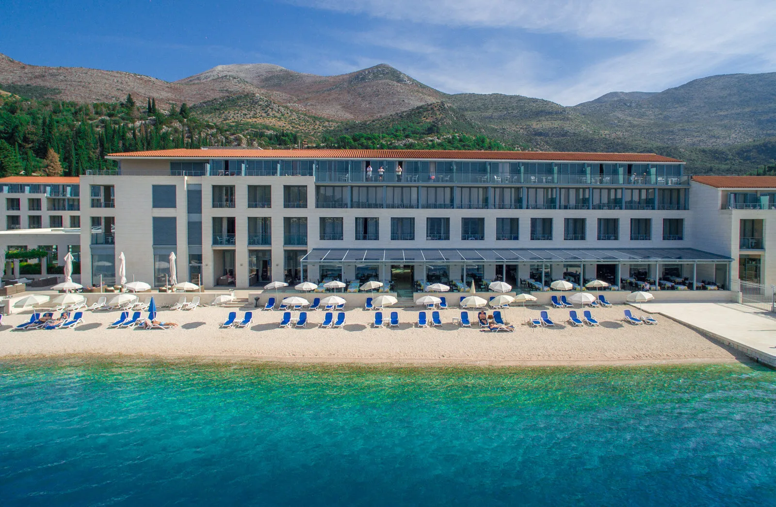 Hotel frente a la playa