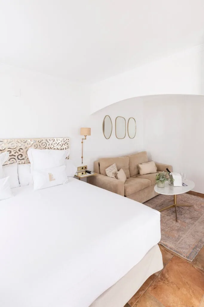 White room with sofa at La Posada del Mar