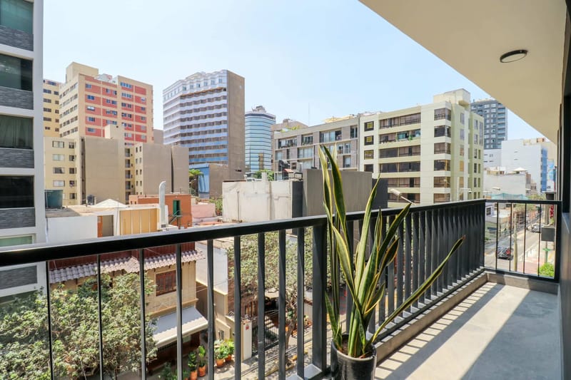 Spacious 3BR w/ Terrace in Prime Miraflores