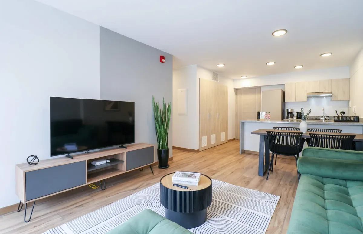 Spacious 3BR w/ Terrace in Prime Miraflores