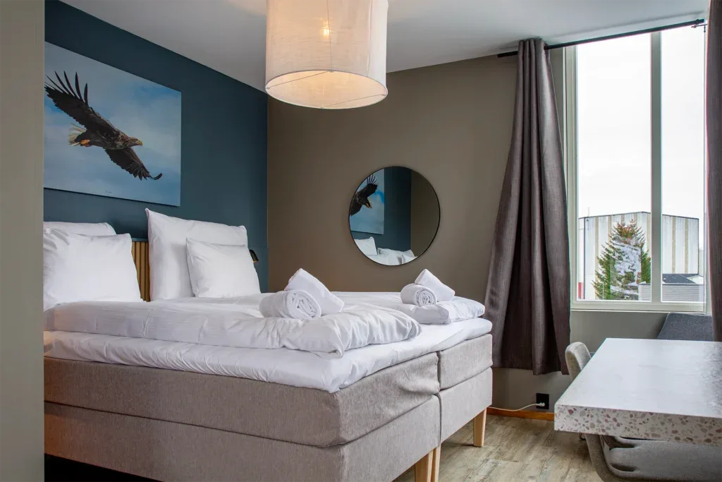 Double room with king-size bed
