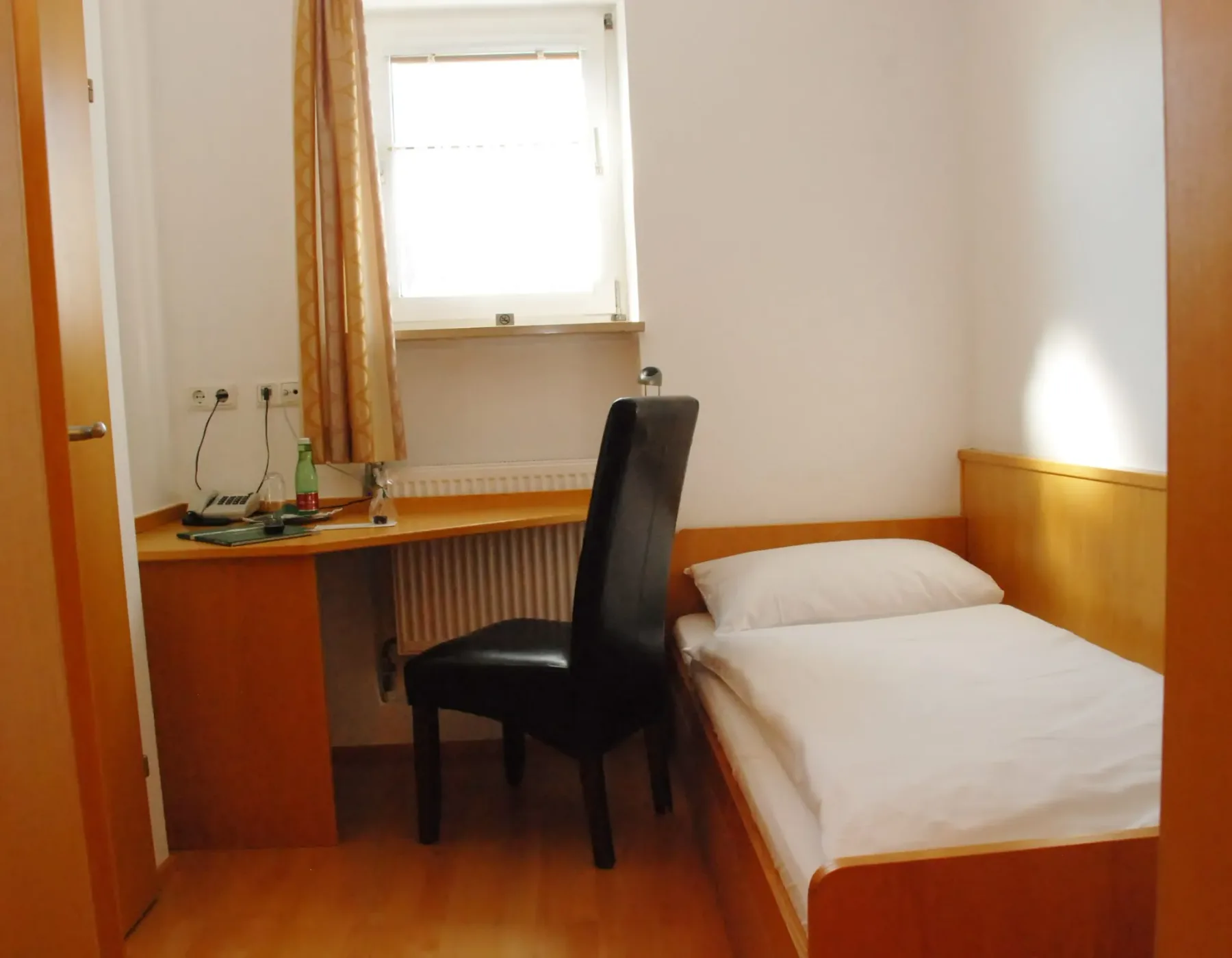 Another view of the FEIERABEND Classic single room