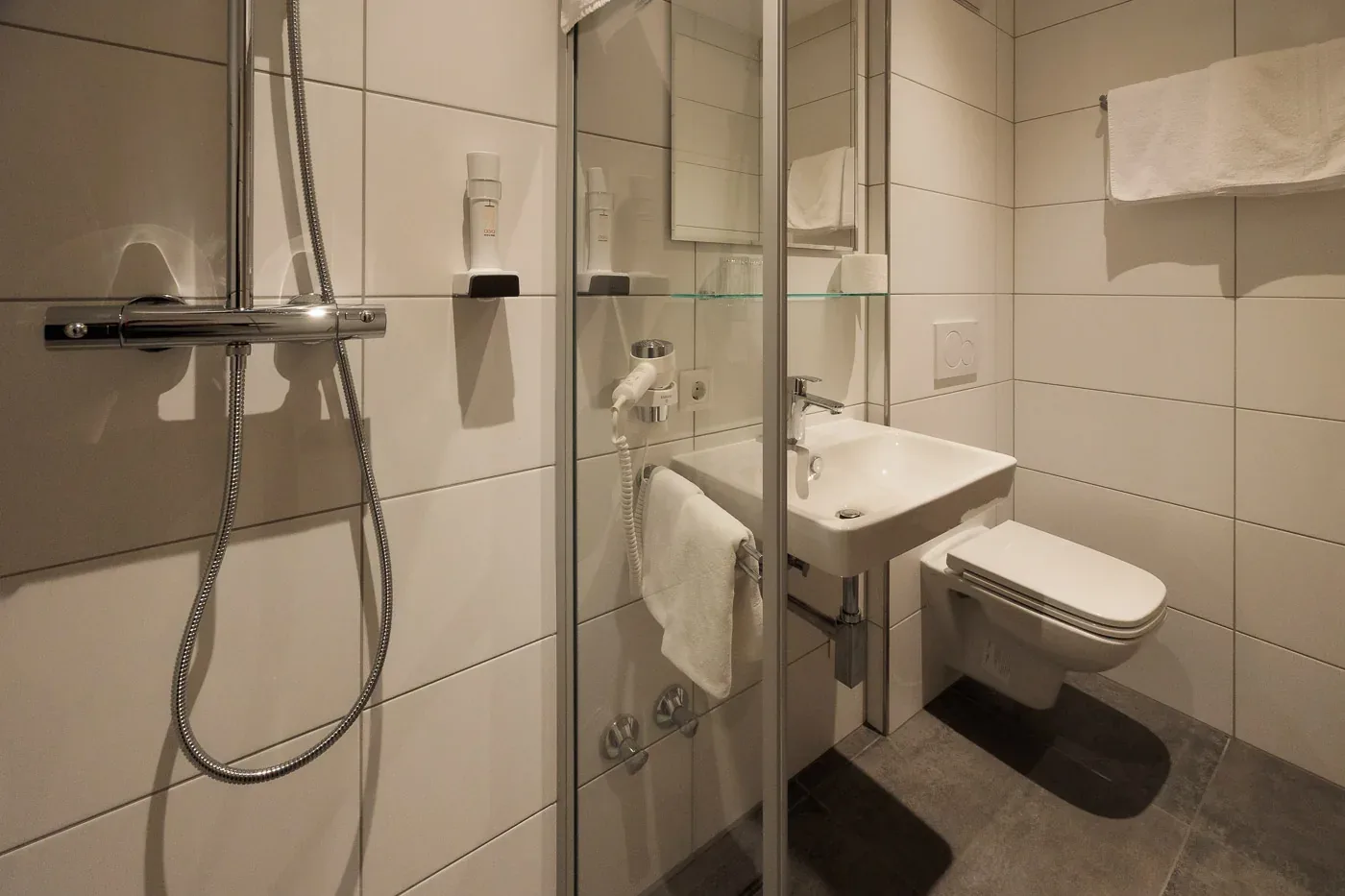 Bathroom in an accessible GENUSS double/triple room