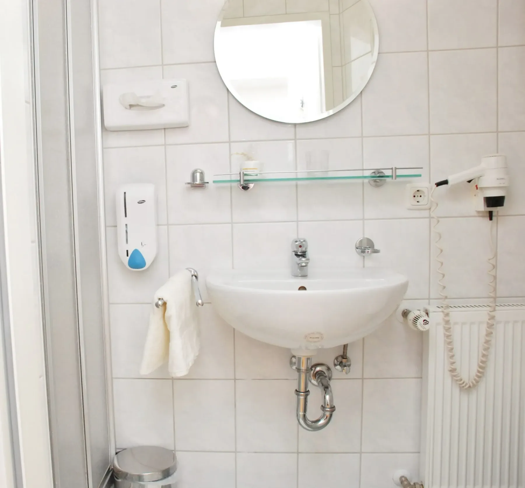 Bathroom in a FEIERABEND Classic room