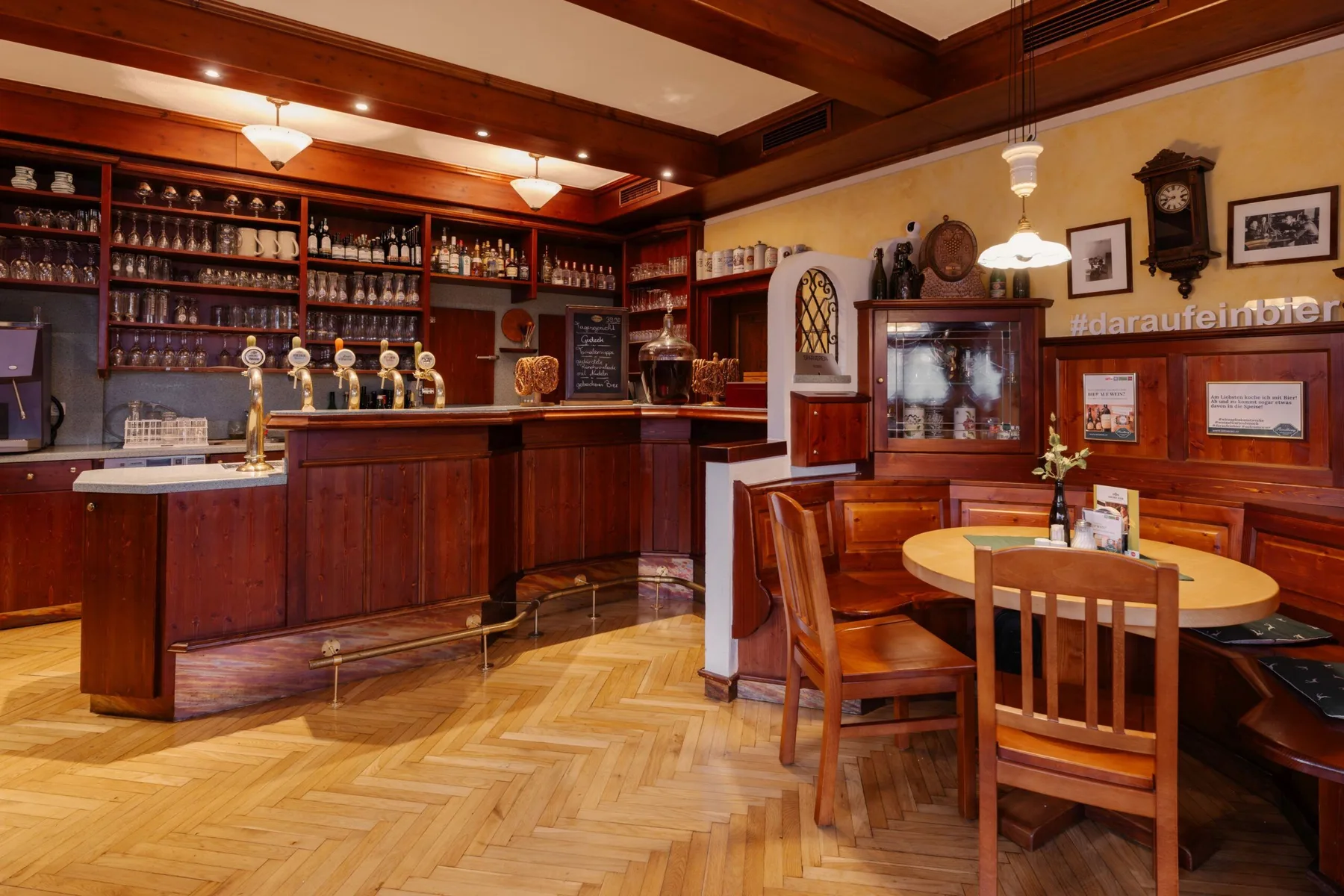 Set table in the Bürgerstube dining room