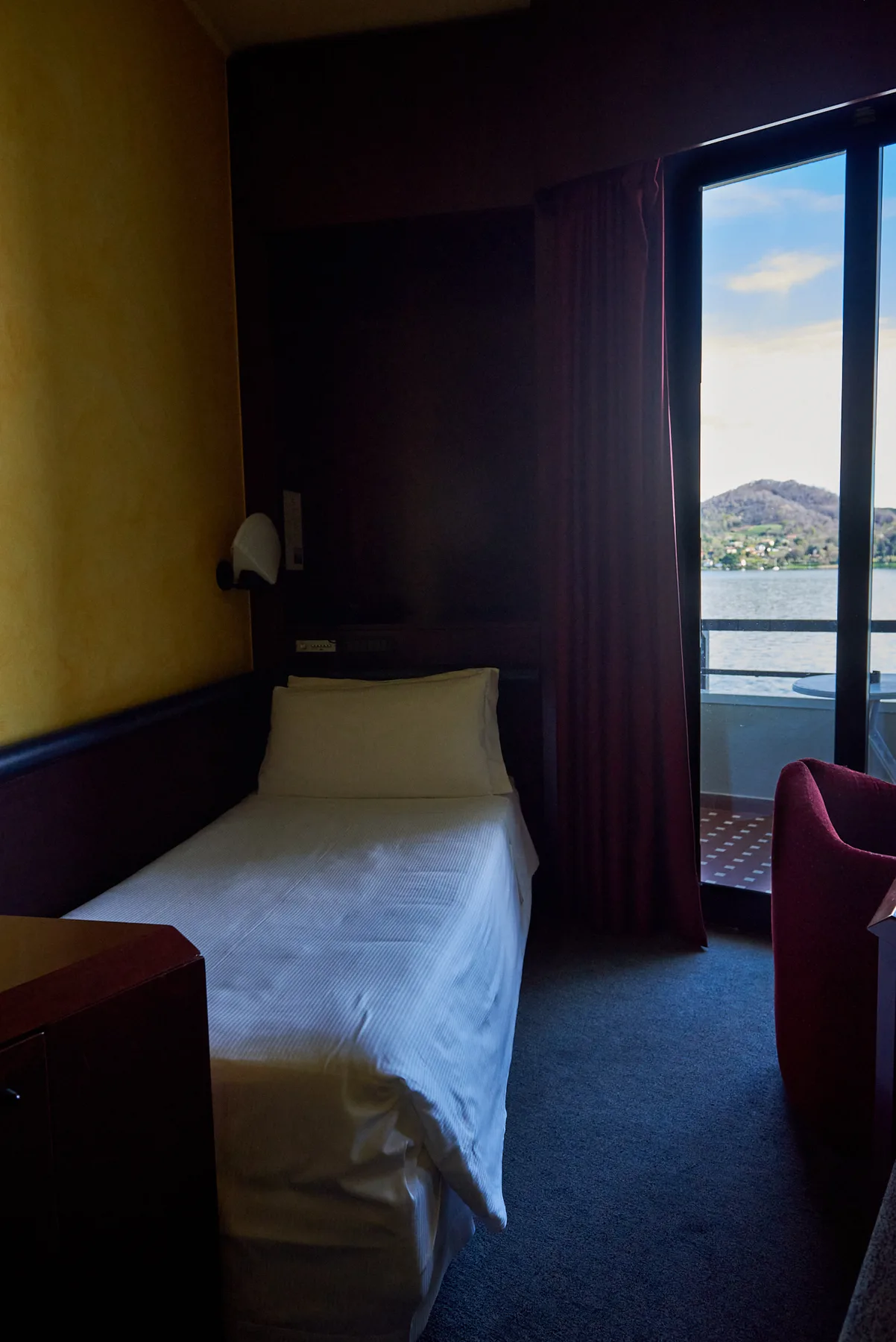 Single room with lake view