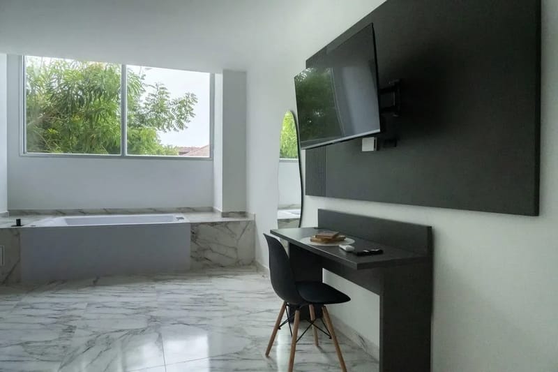 Modern 3BR AC Steps from Ciudad Amurallada
