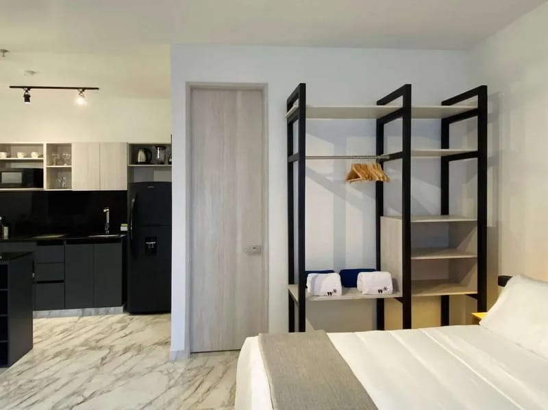 Modern 3BR AC Steps from Ciudad Amurallada