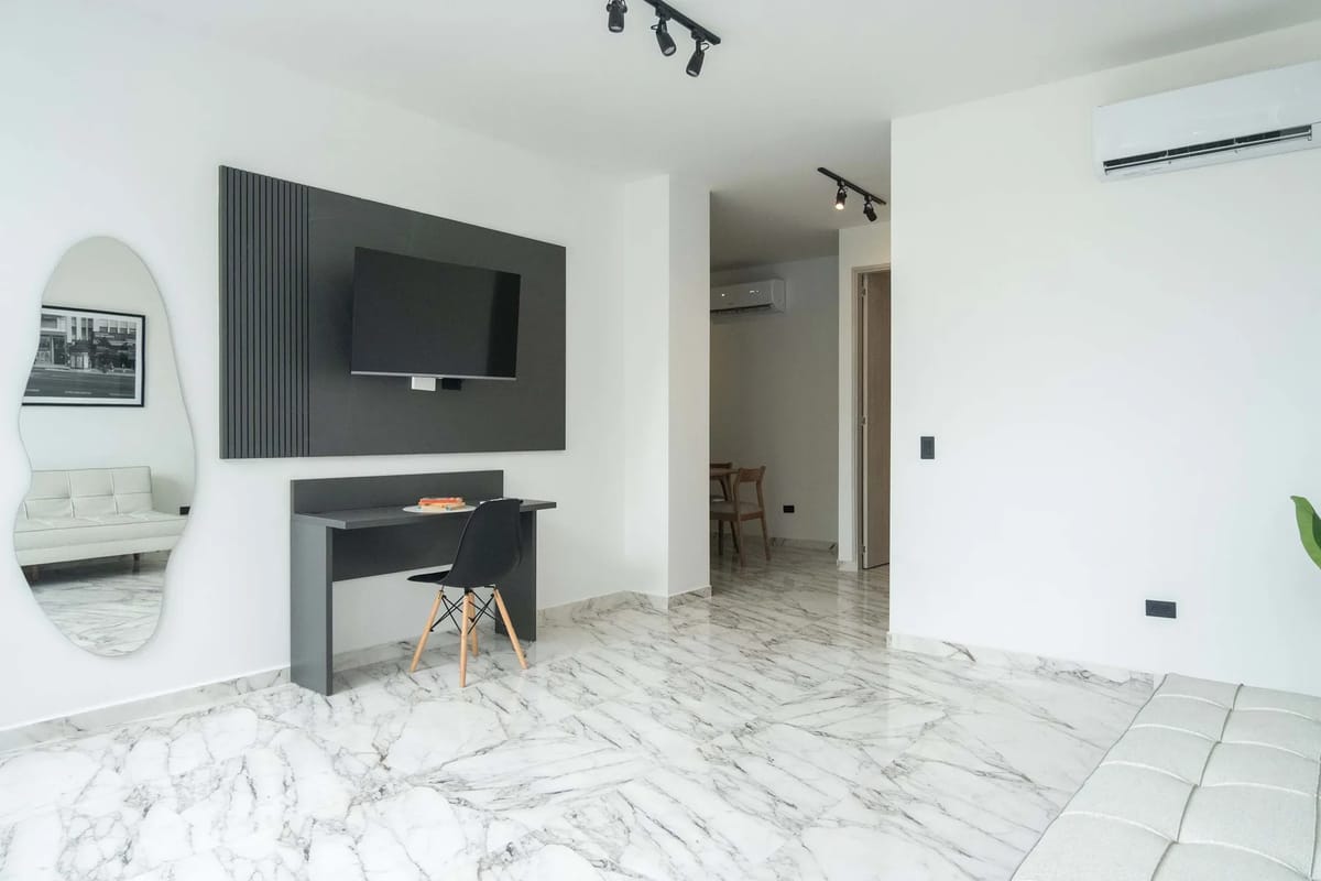 Modern 3BR AC Steps from Ciudad Amurallada