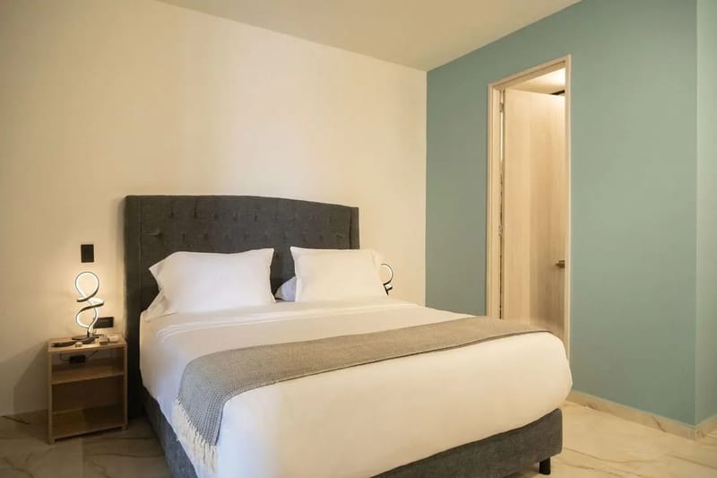 Modern 3BR AC Steps from Ciudad Amurallada