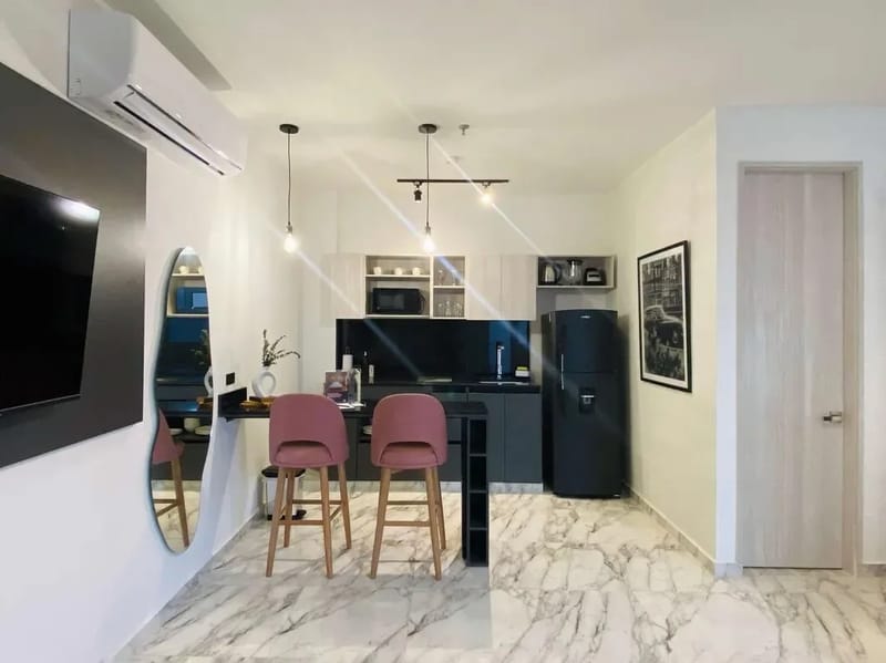 Modern 3BR AC Steps from Ciudad Amurallada
