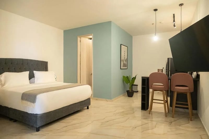 Modern 3BR AC Steps from Ciudad Amurallada