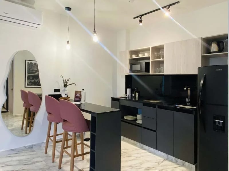 Modern 3BR AC Steps from Ciudad Amurallada
