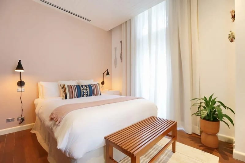 Bright 2BR in Casco Antiguo w/ Balcony
