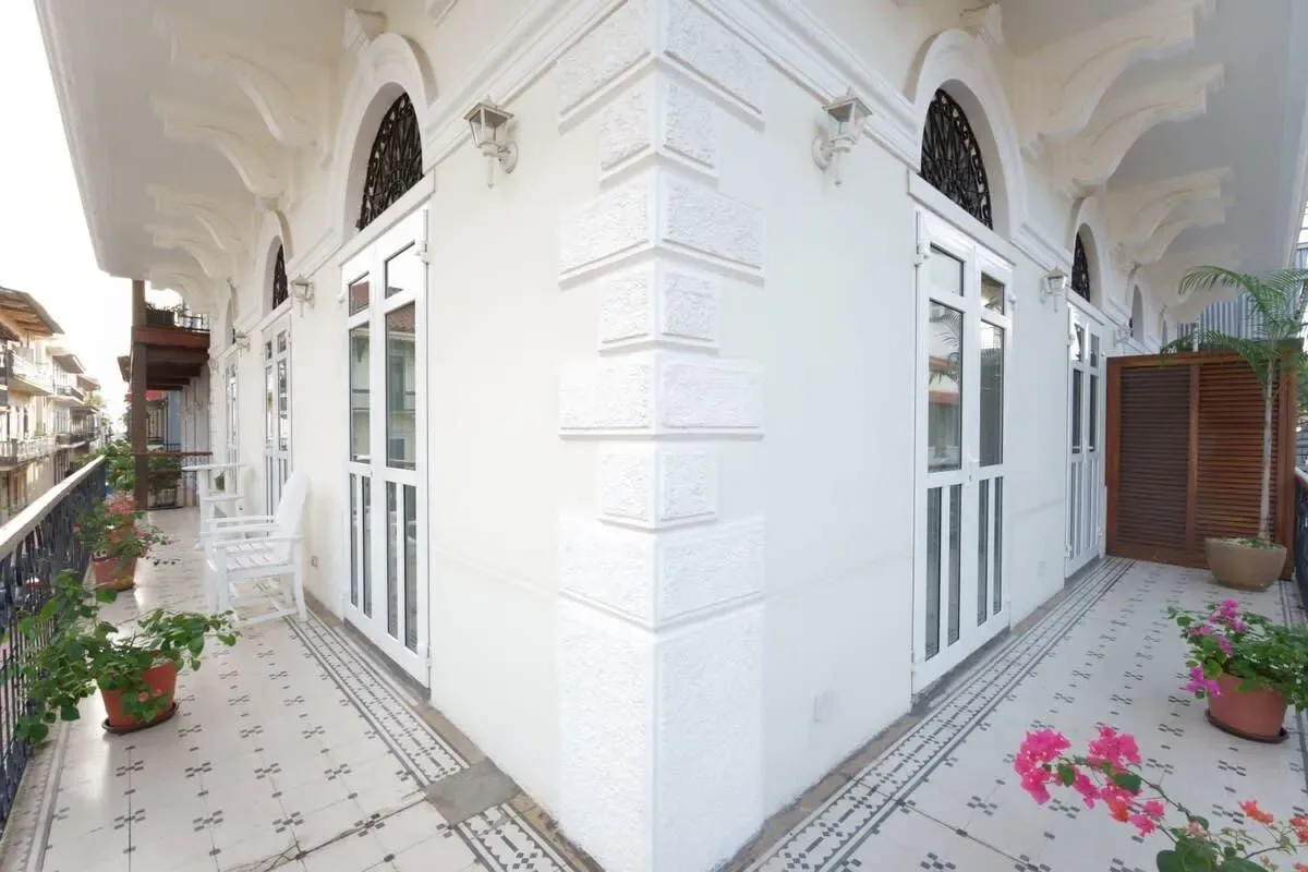 Bright 2BR in Casco Antiguo w/ Balcony