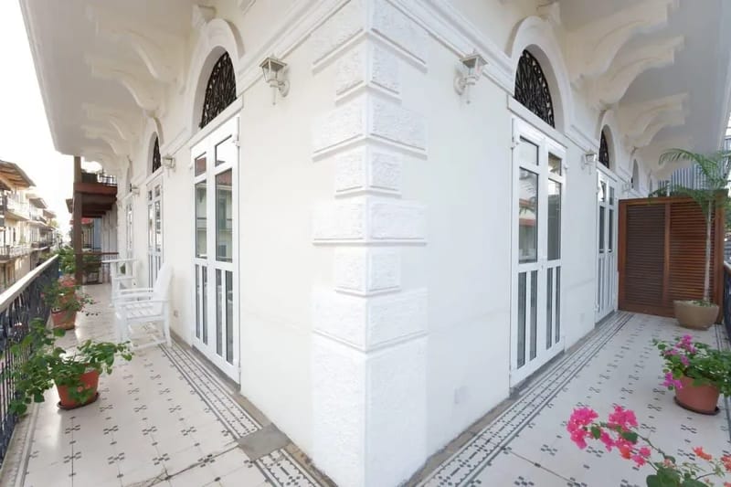 Bright 2BR in Casco Antiguo w/ Balcony