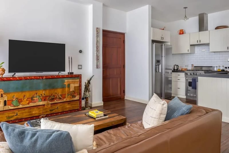 Bright 2BR in Casco Antiguo w/ Balcony
