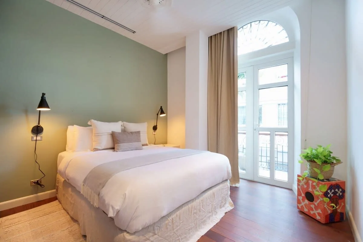 Bright 2BR in Casco Antiguo w/ Balcony